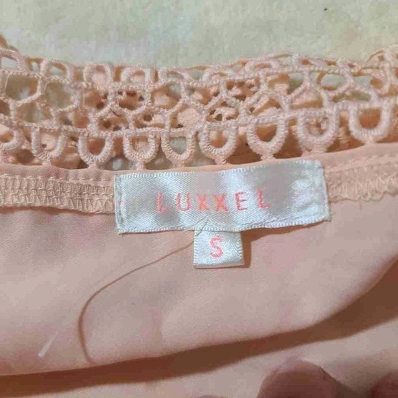 Luxxel Cropped Off Shoulder Blouse Spring Blouse - Picture 4 of 6